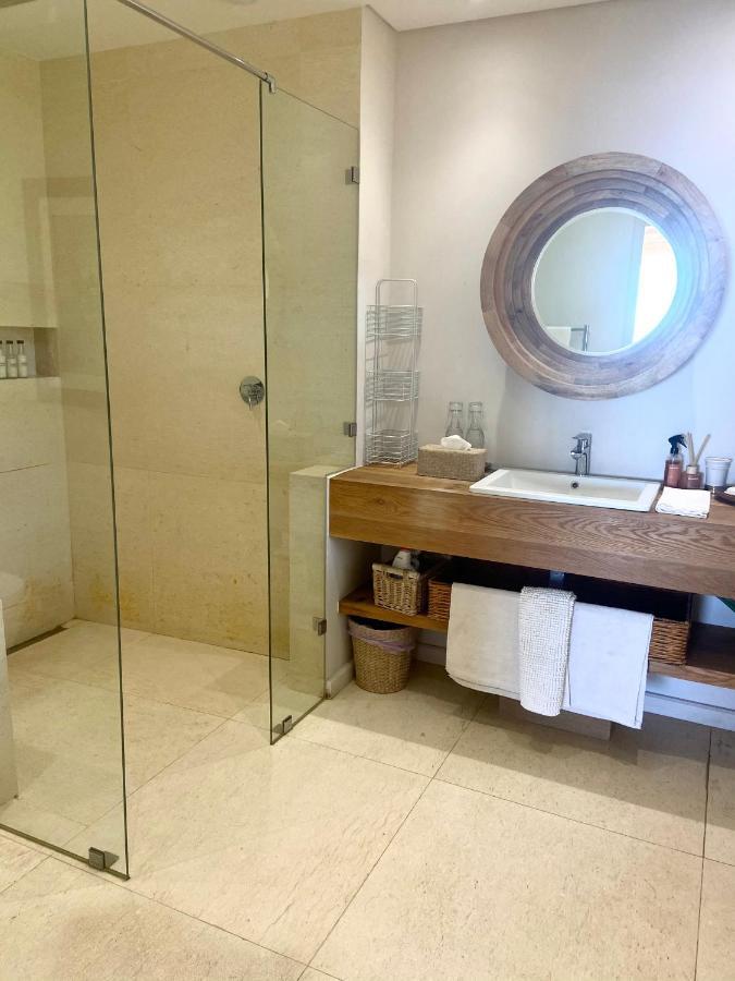 Villa Del Mar - "Luxurious En-Suite Bedroom With Lounge And Stunning Sea View Balcony In Bantry Bay" Cape Town Exterior photo