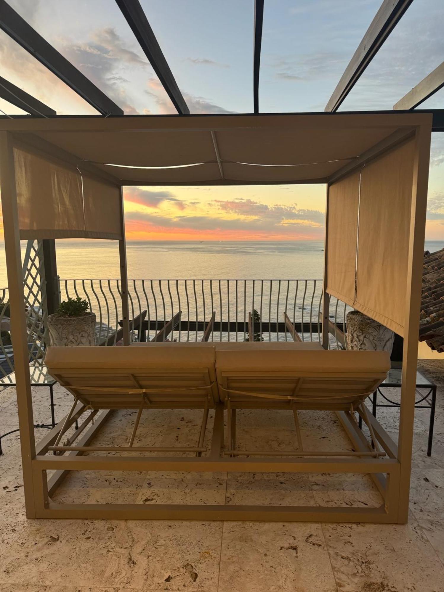 Villa Del Mar - "Luxurious En-Suite Bedroom With Lounge And Stunning Sea View Balcony In Bantry Bay" Cape Town Exterior photo